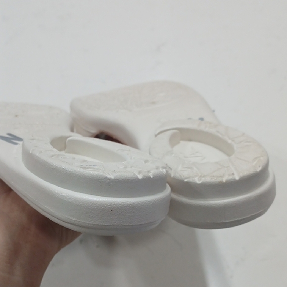 OKA b. White Sandals with Blue Bow Sz M/L might Fit 8-9 - Picture 5 of 8